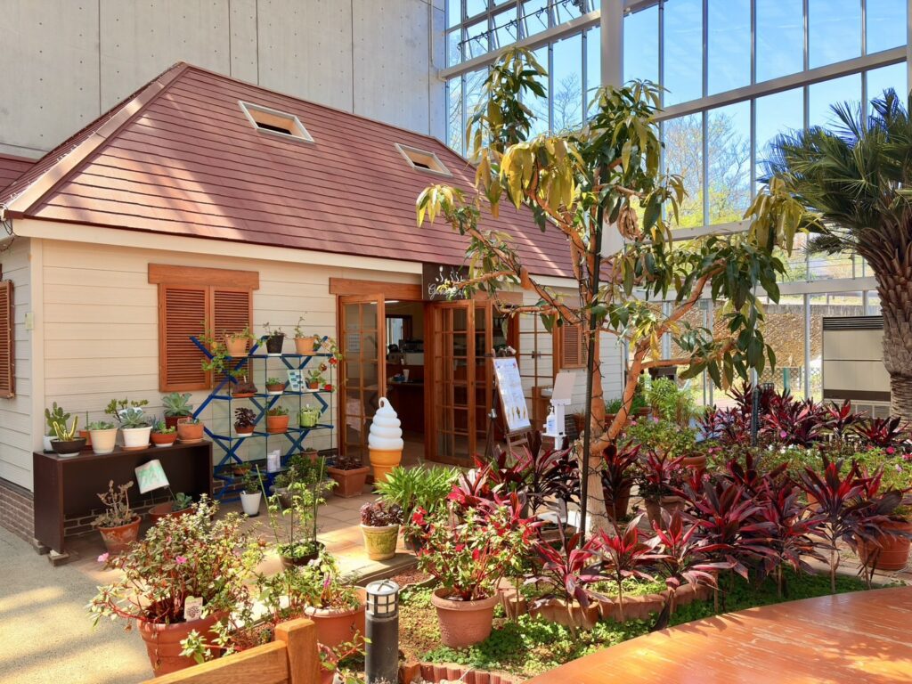 温室の中にあるかわいい店