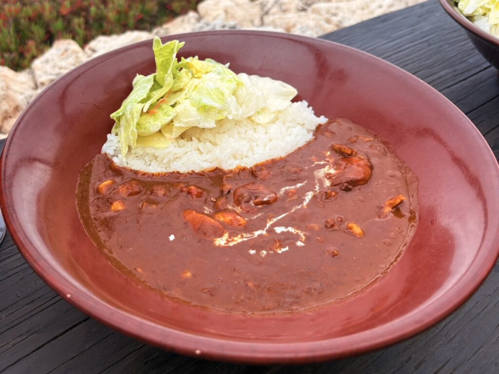 シーフードの旨味と具沢山のカレー。