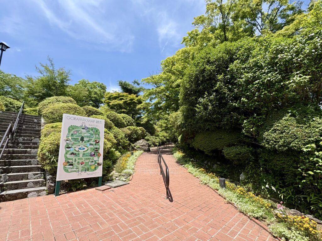 園内に入ってすぐの広場、ここからスタート。
