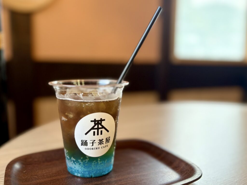 浄蓮の滝トニックは滝をイメージしたジュース
