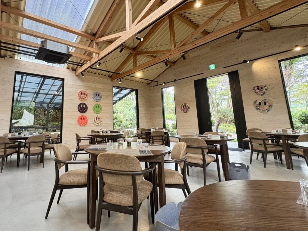 カフェ「NOMU hakone」店内