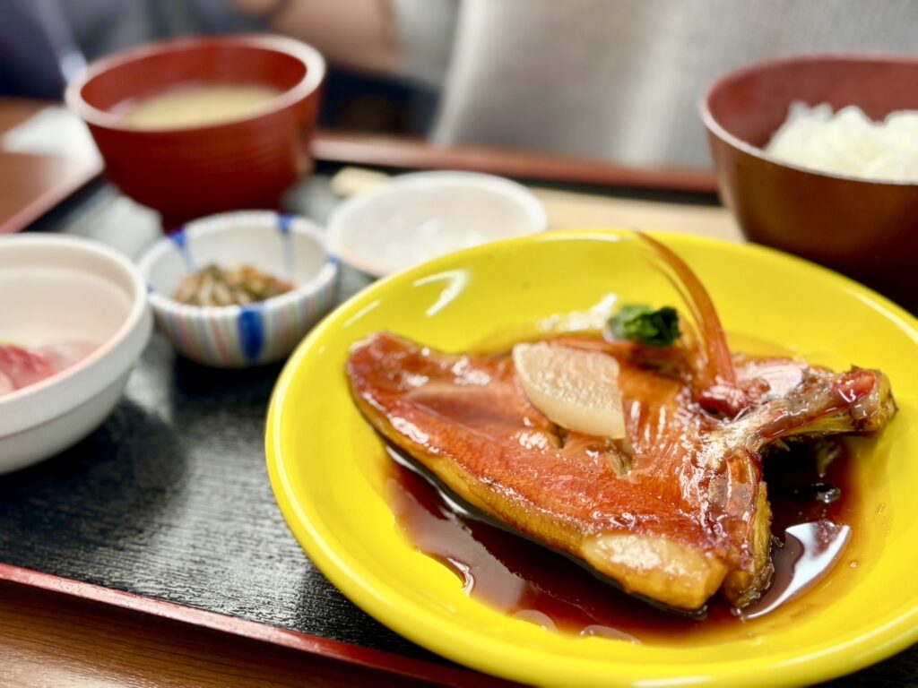 金目亭、キンメダイの煮付けは絶品。