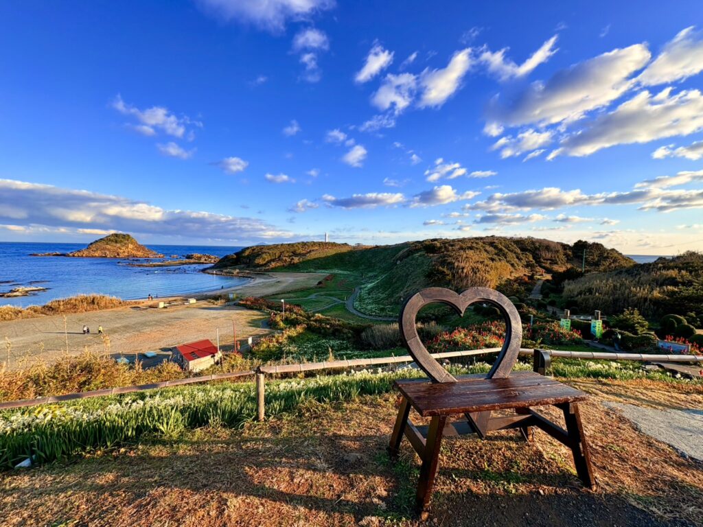 早春の爪木崎の風景。