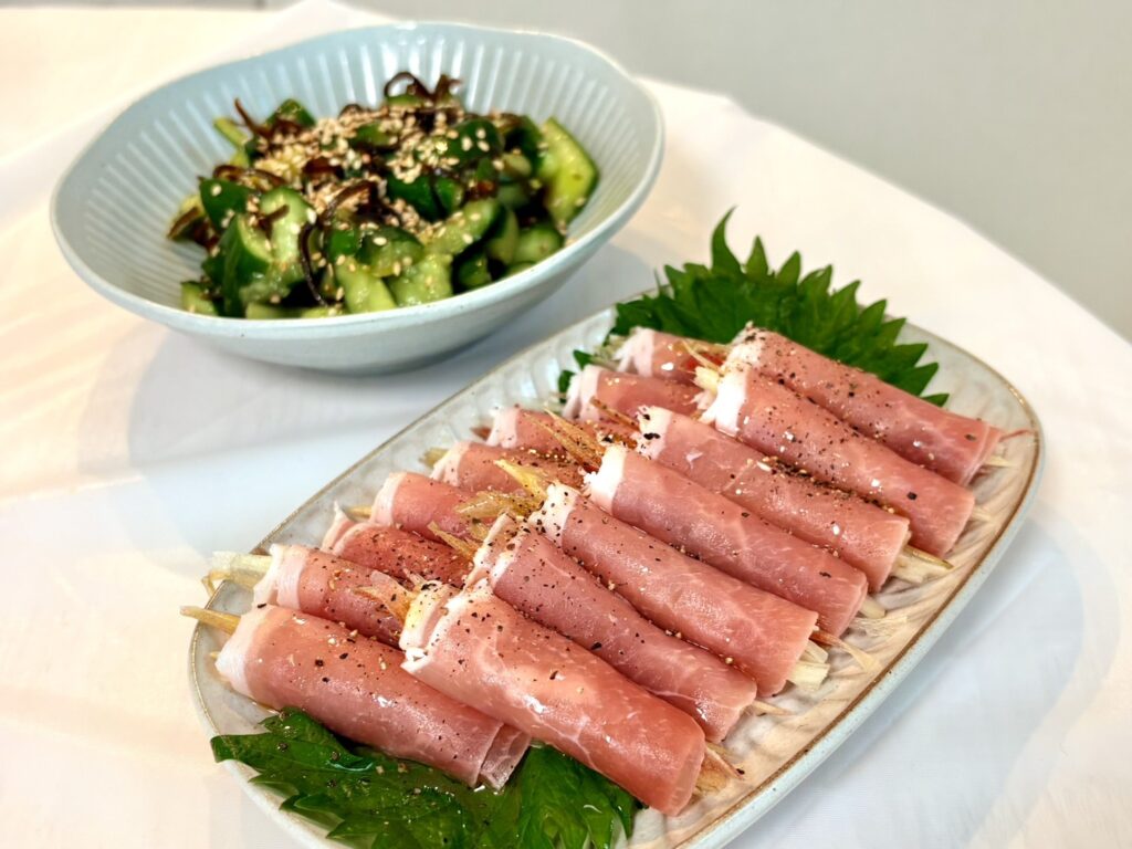 タコパの箸休めに用意した茗荷の生ハム巻き。大人のホームパーティーにぴったりの副菜。きゅうりと昆布のさっぱり和え。たこ焼きパーティーの箸休めにぴったり。
⸻