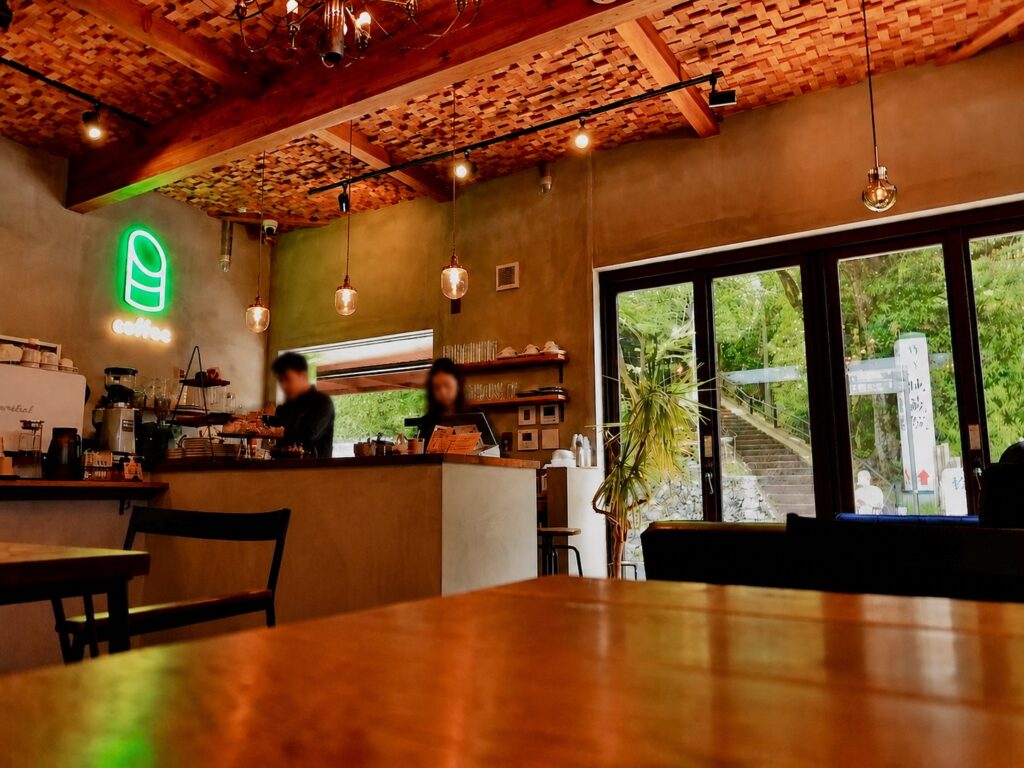 木のぬくもりを感じる BAMBOO COFFEE 店内