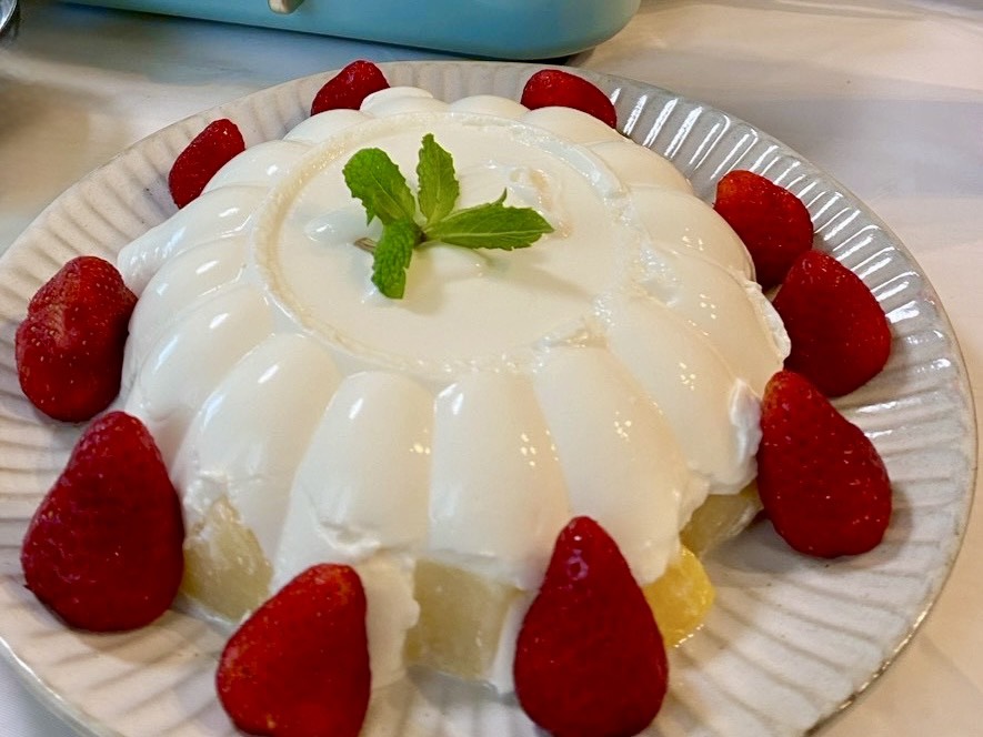 ヨーグルトと生クリームのムース。