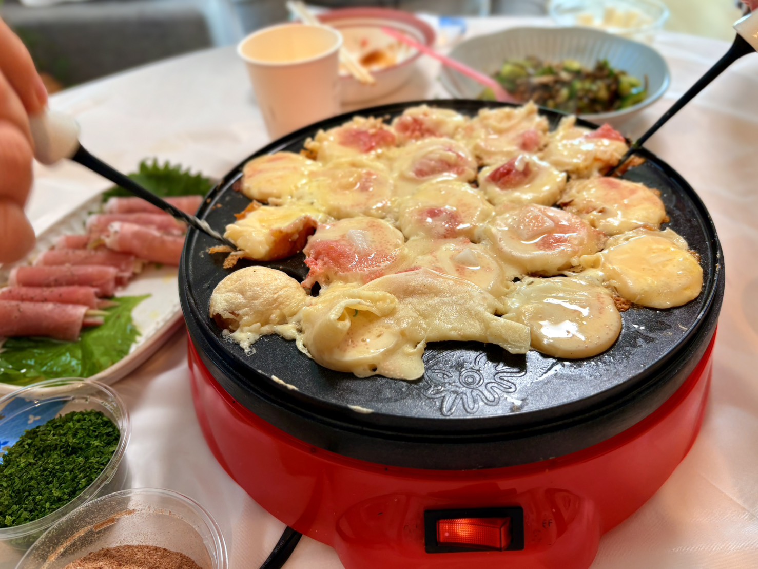 【おうちタコパ】たこ焼きパーティーの具材アイデア｜定番から変わり種まで！箸休め・デザートも紹介 | ひとりごと