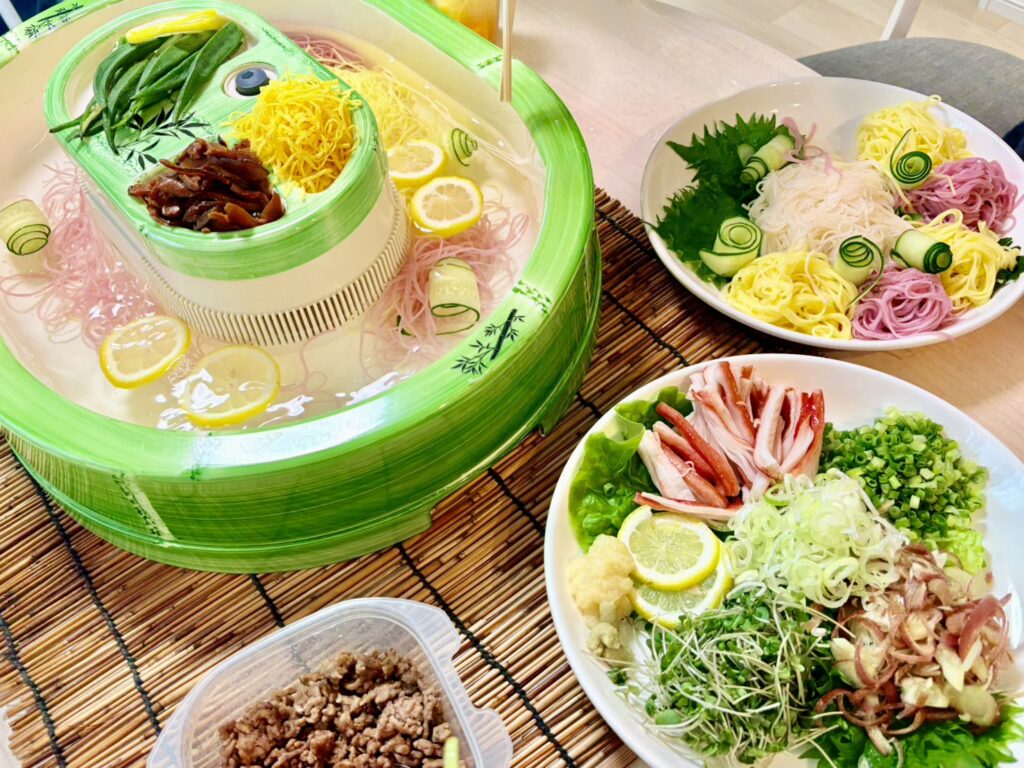 3種類のつゆや薬味を囲んで楽しんだ、おうち素麺パーティ。